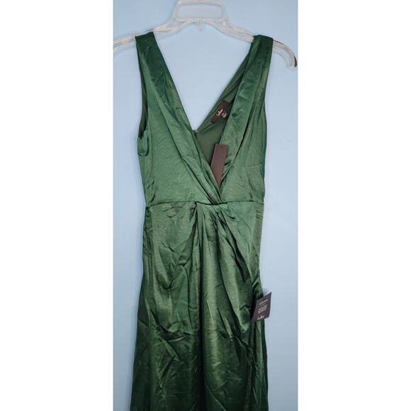 Perfect Refinement Emerald Satin Sleeveless Pleated Maxi Dress NWT Size X-Small - Picture 8 of 14